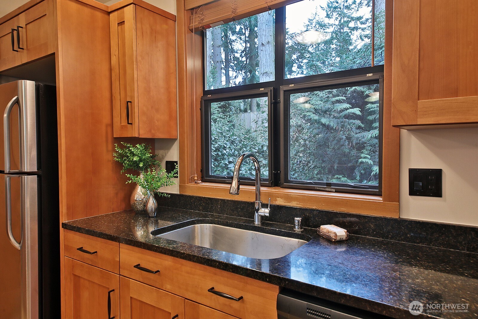 313 Edgecliff Drive