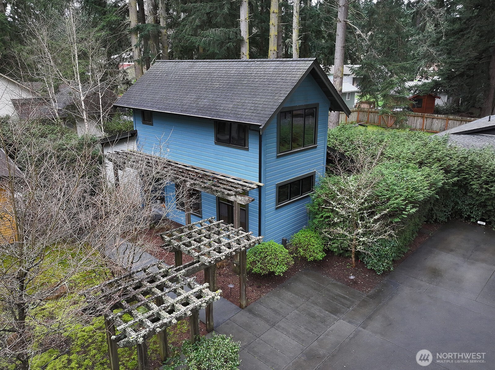 313 Edgecliff Drive