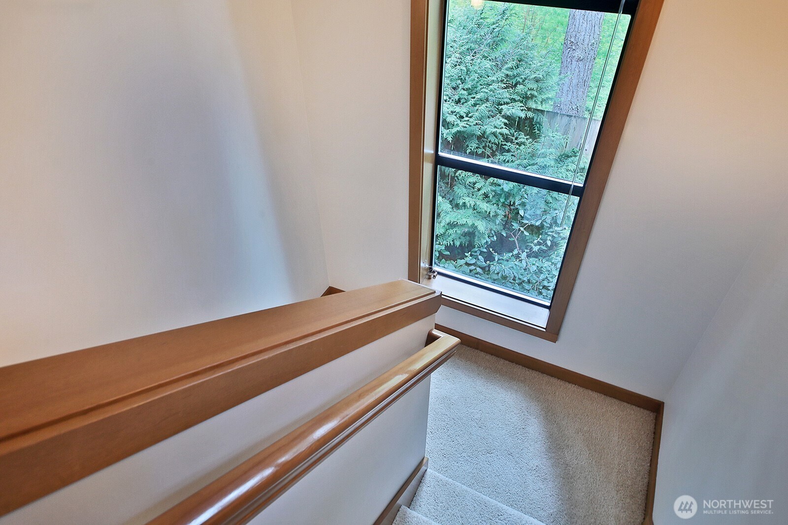 313 Edgecliff Drive