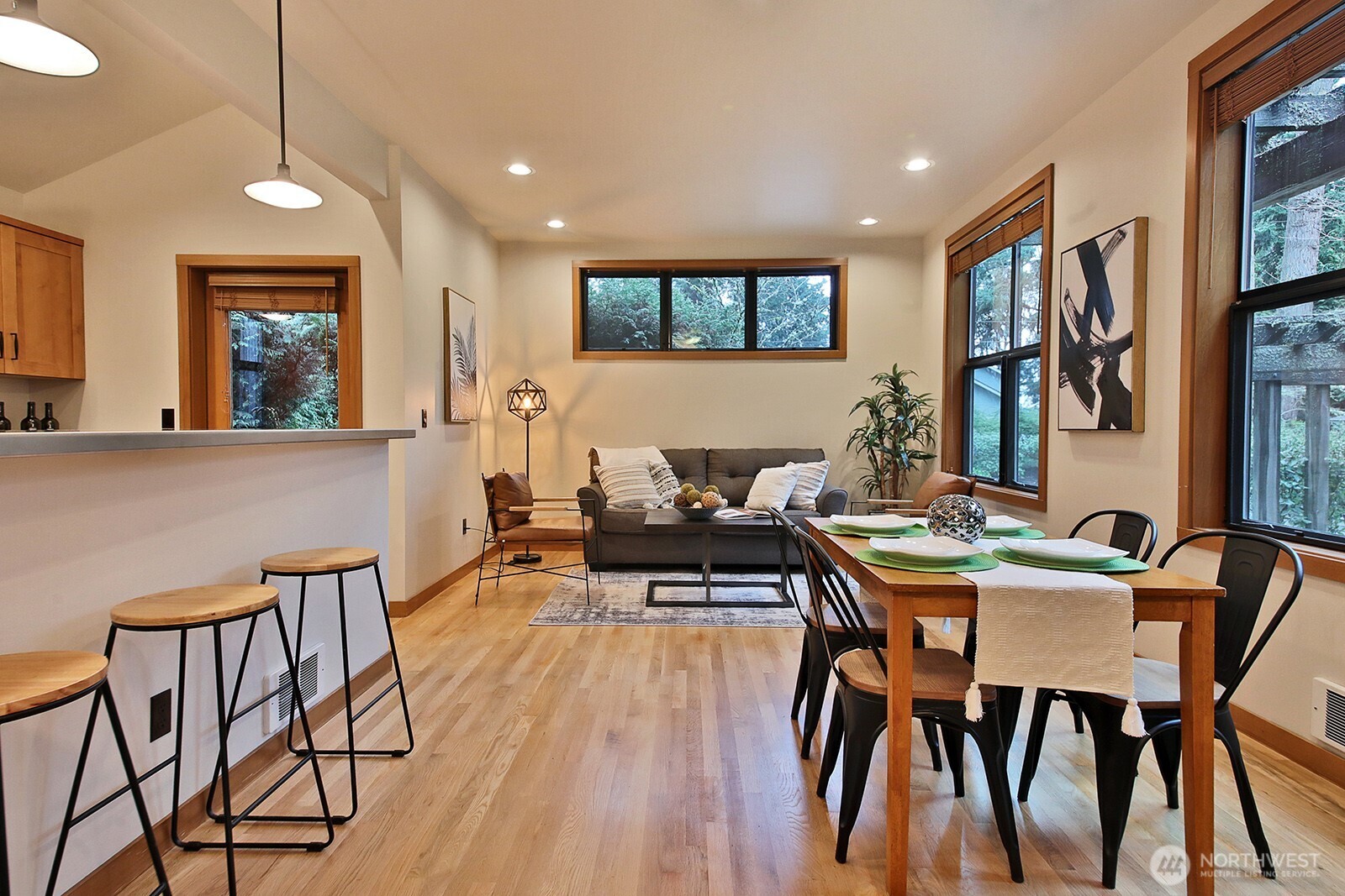 313 Edgecliff Drive