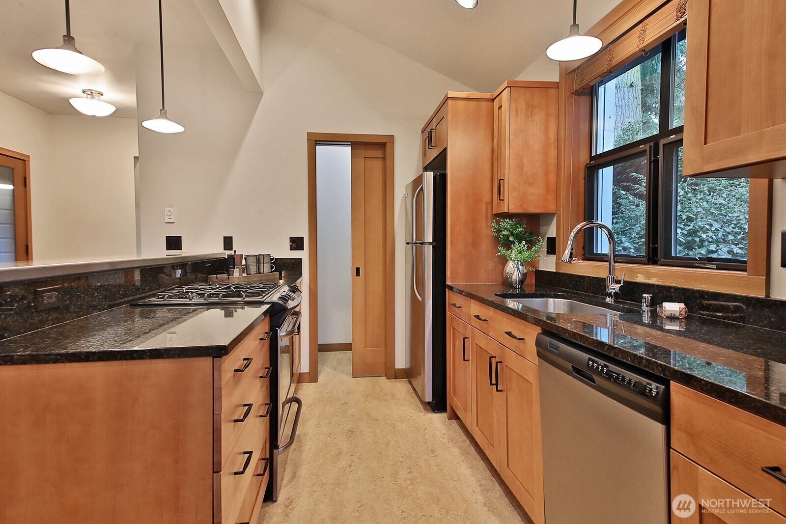 313 Edgecliff Drive