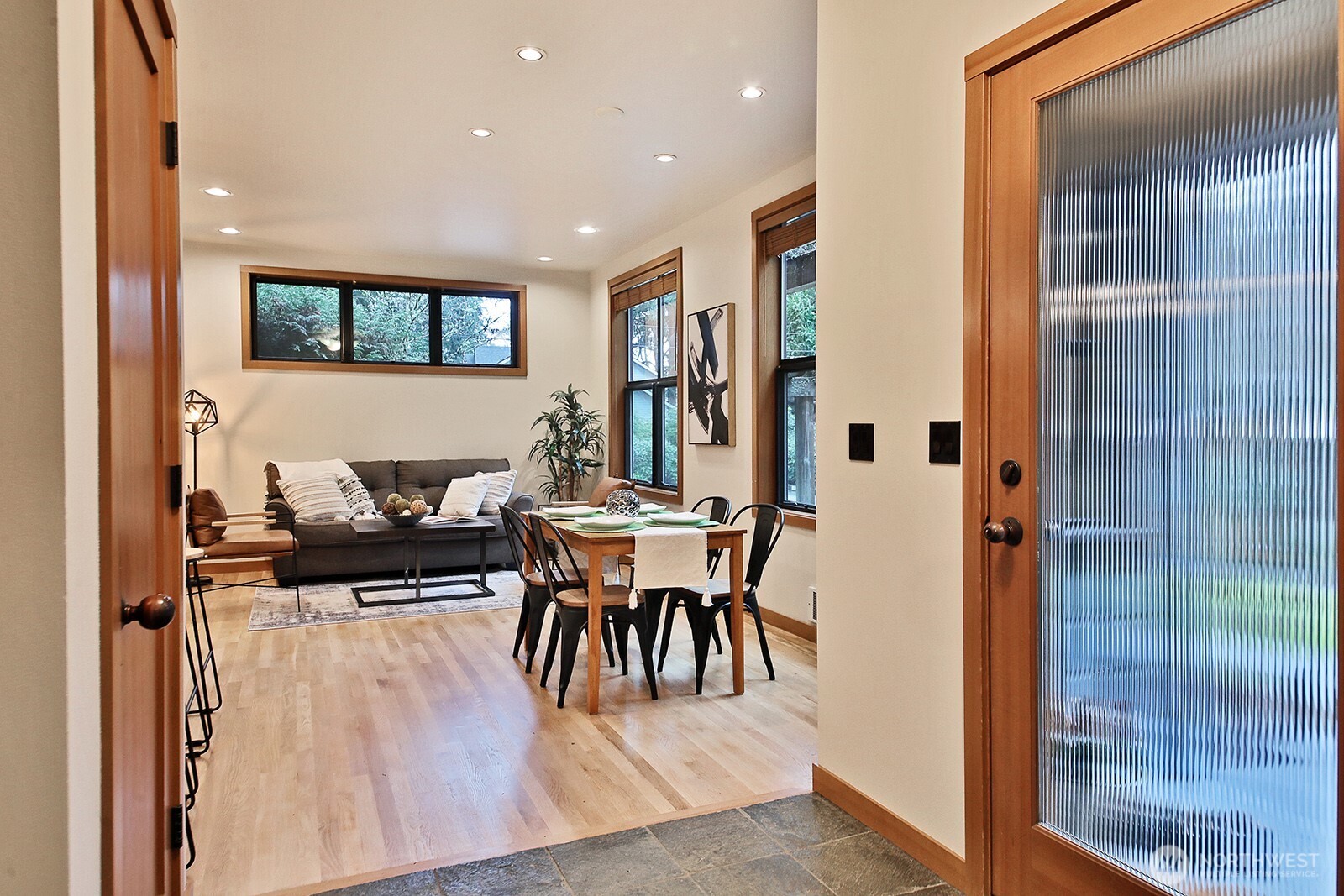 313 Edgecliff Drive