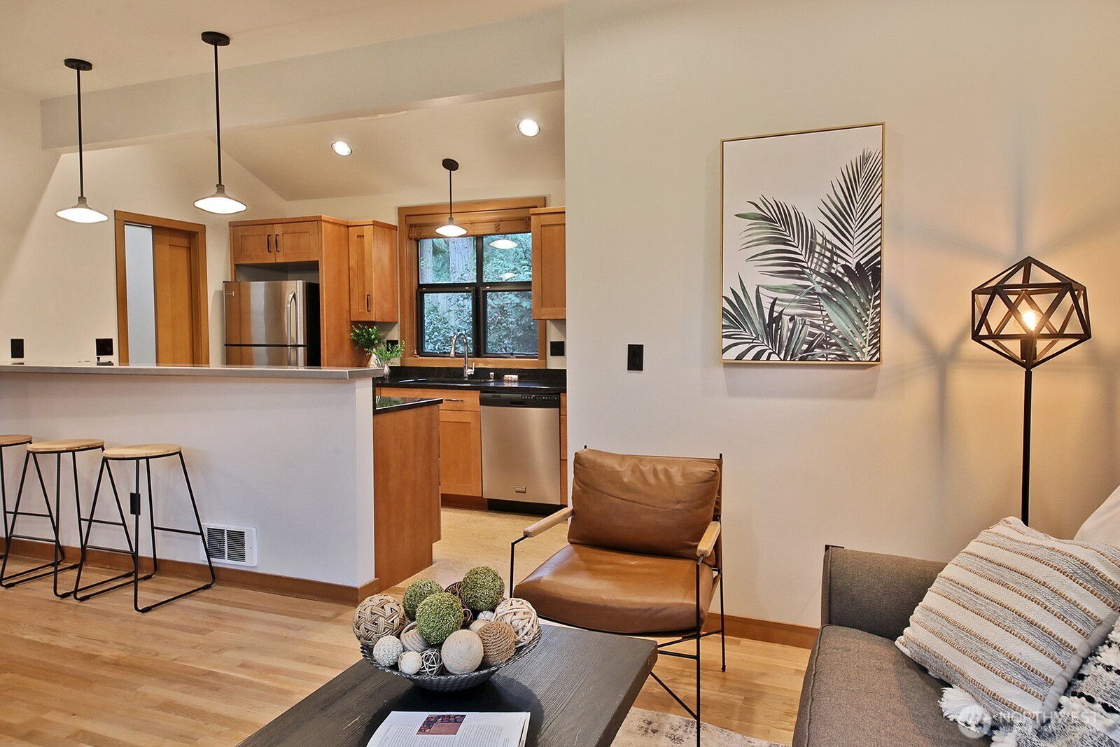 313 Edgecliff Drive