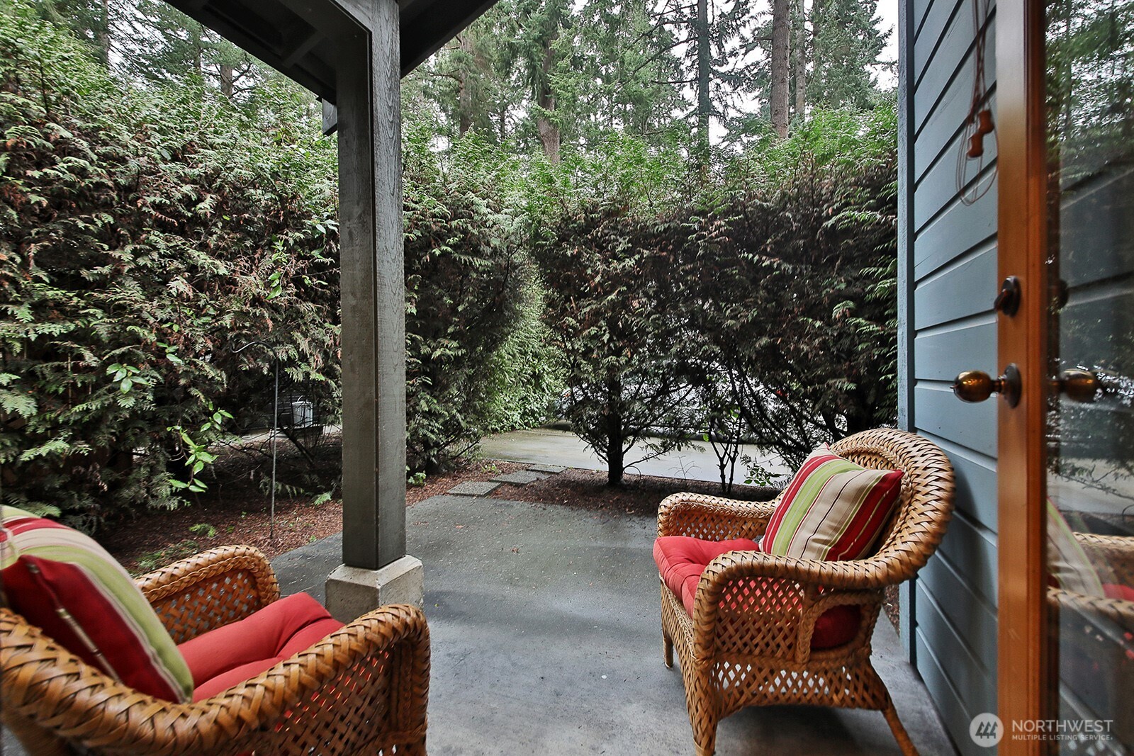 313 Edgecliff Drive