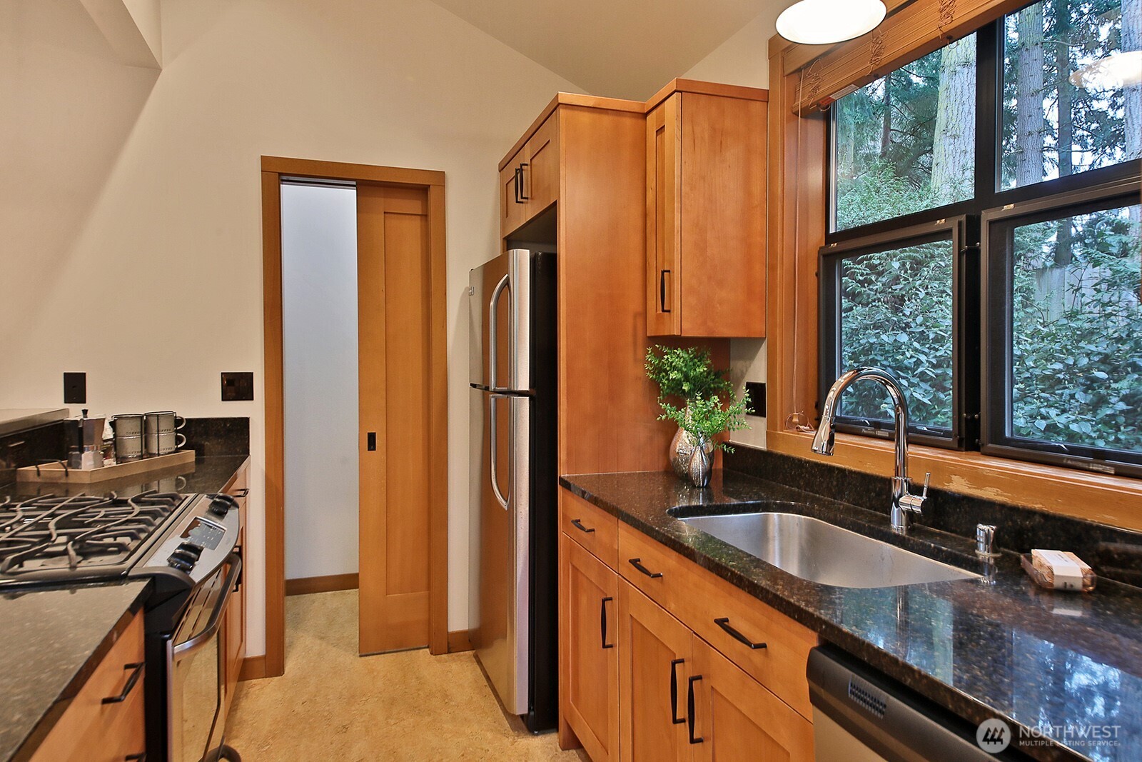 313 Edgecliff Drive