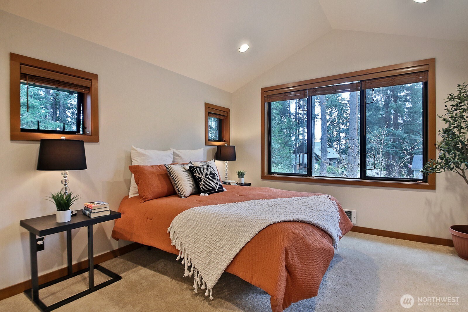 313 Edgecliff Drive