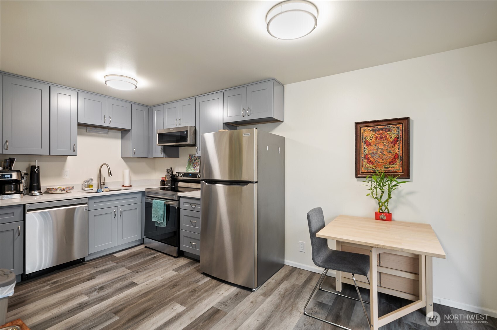 200 210 Rainier Boulevard N