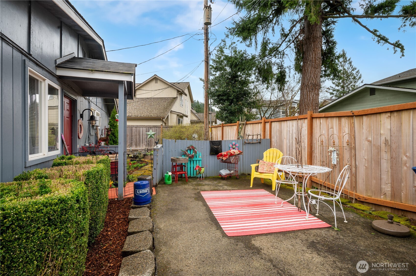 200 210 Rainier Boulevard N