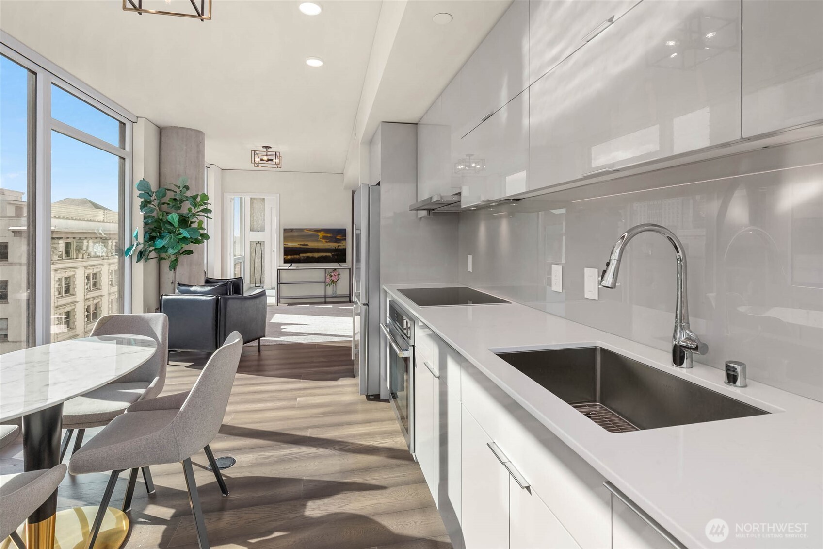 450 S Main St Unit: 806