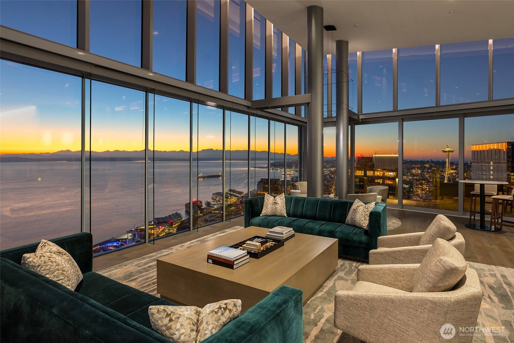 121 Stewart Street Unit: 3703