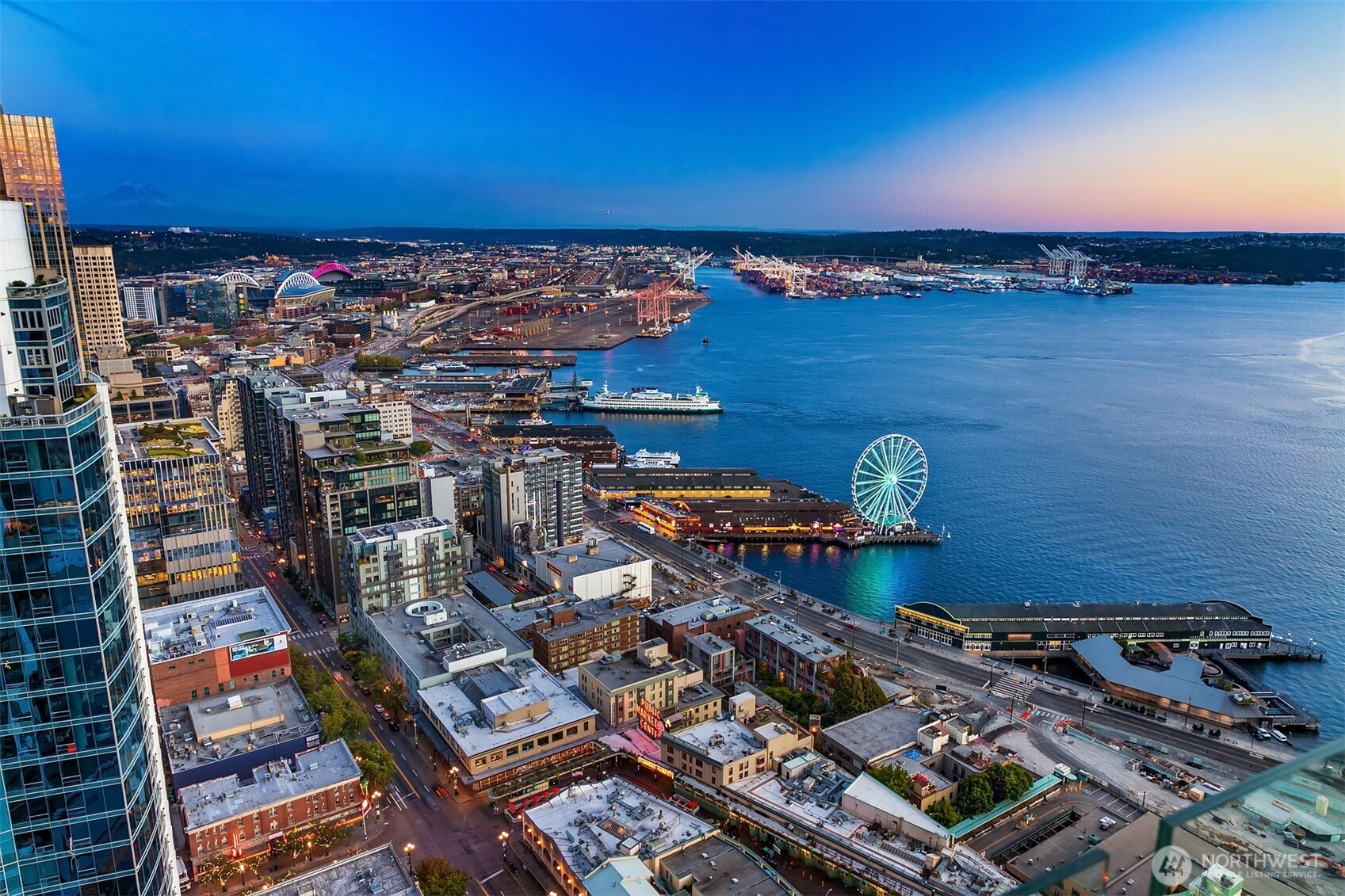 121 Stewart Street Unit: 1305