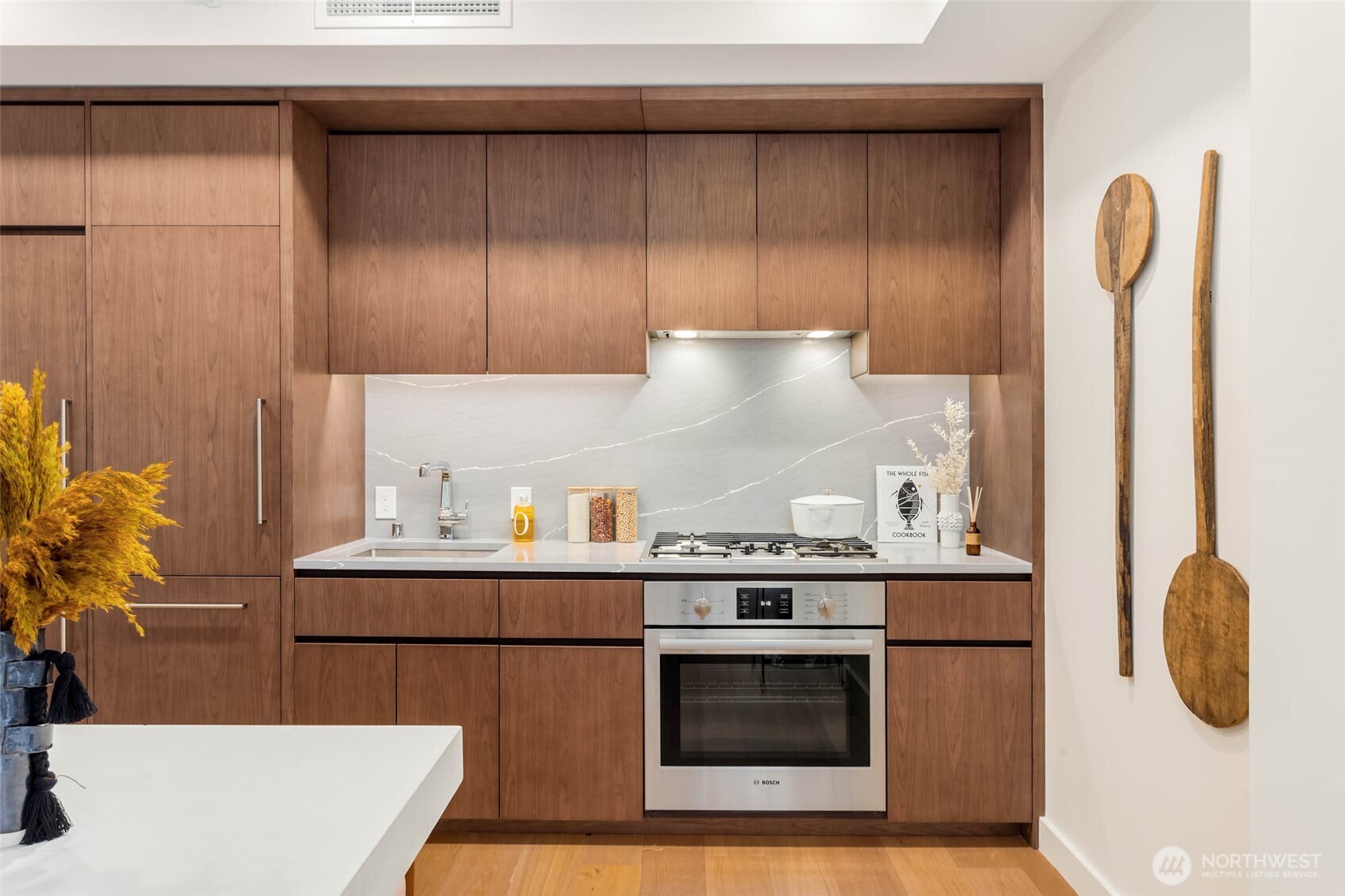 121 Stewart Street Unit: 1305