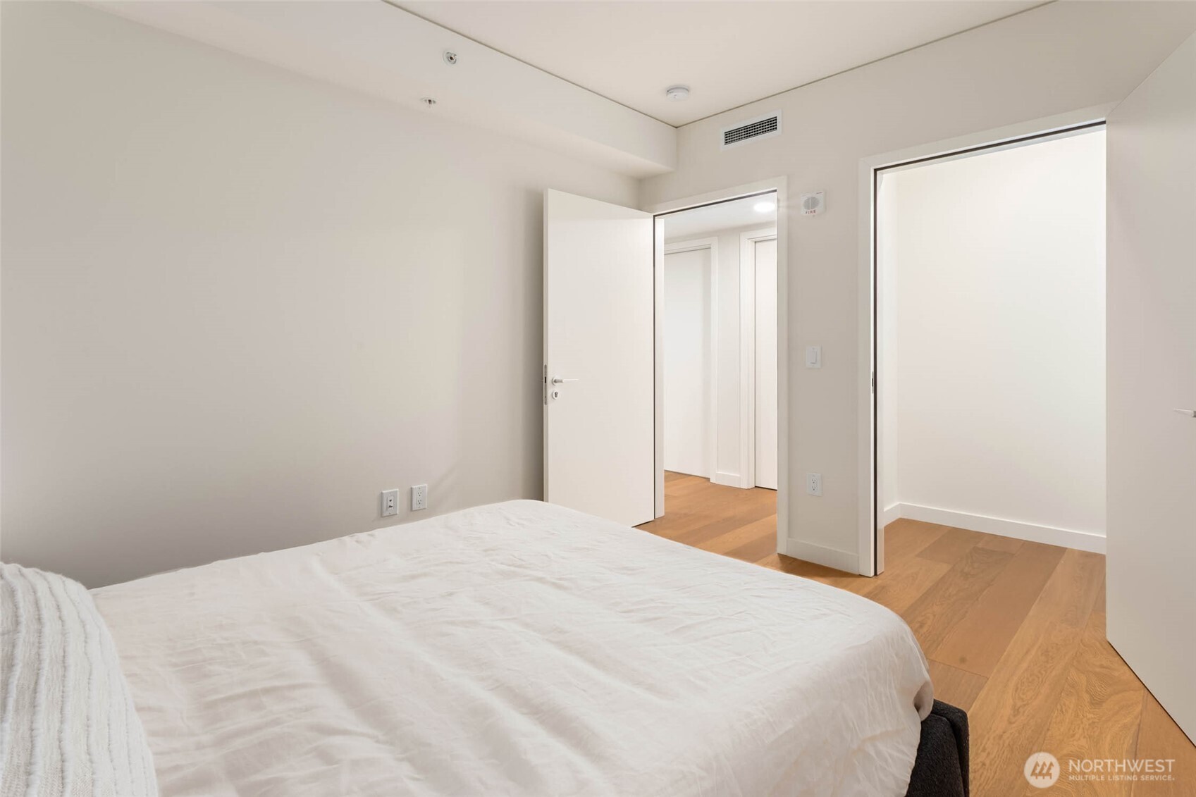 121 Stewart Street Unit: 1305