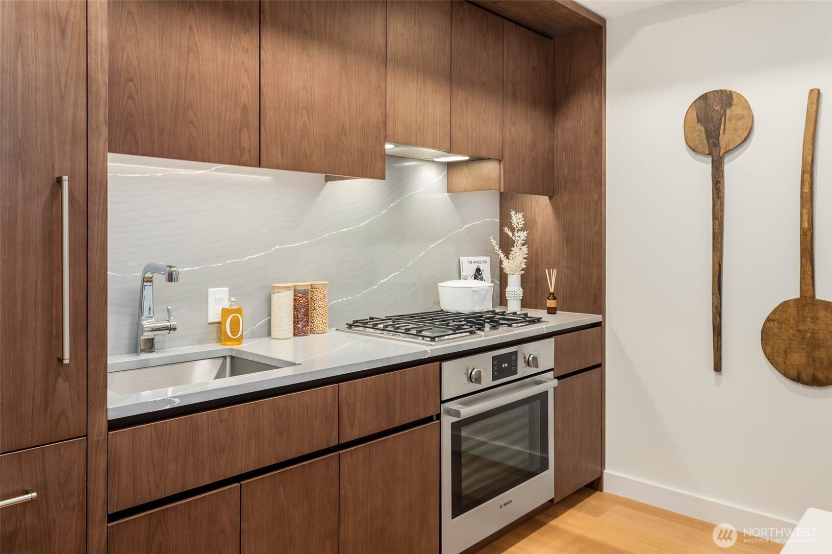 121 Stewart Street Unit: 1305
