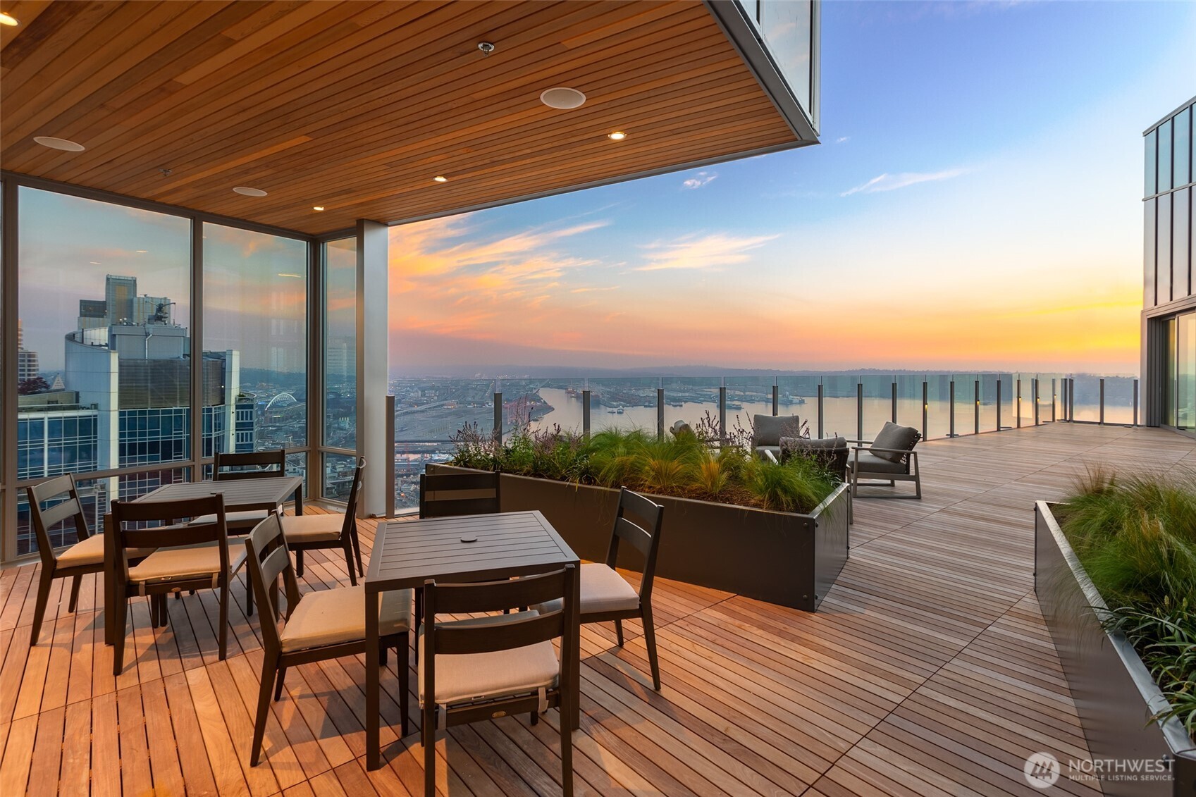 121 Stewart Street Unit: 1305