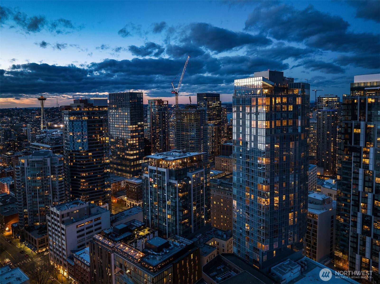 121 Stewart Street Unit: 1305