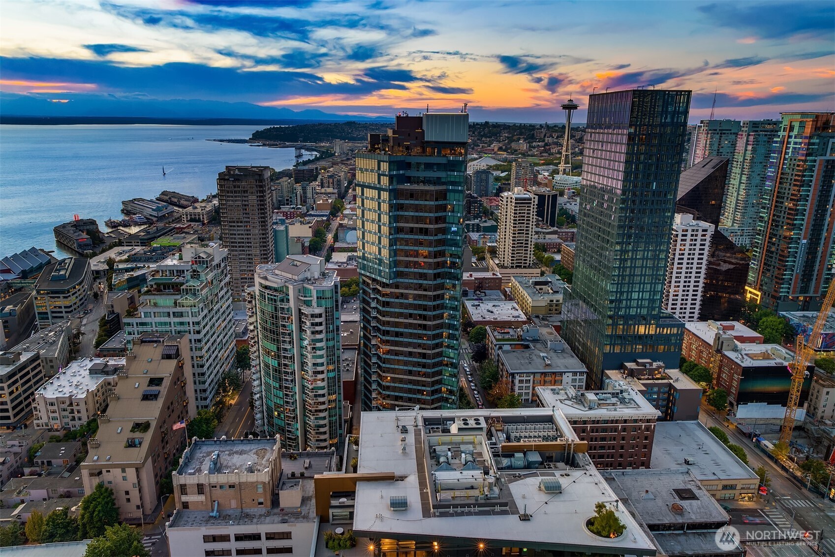 121 Stewart Street Unit: 1305