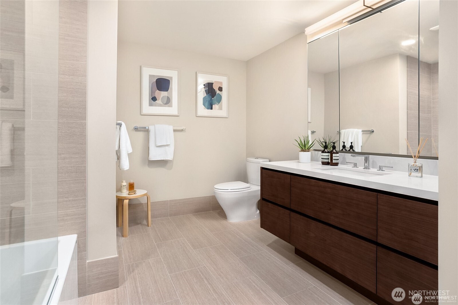 121 Stewart Street Unit: 3306