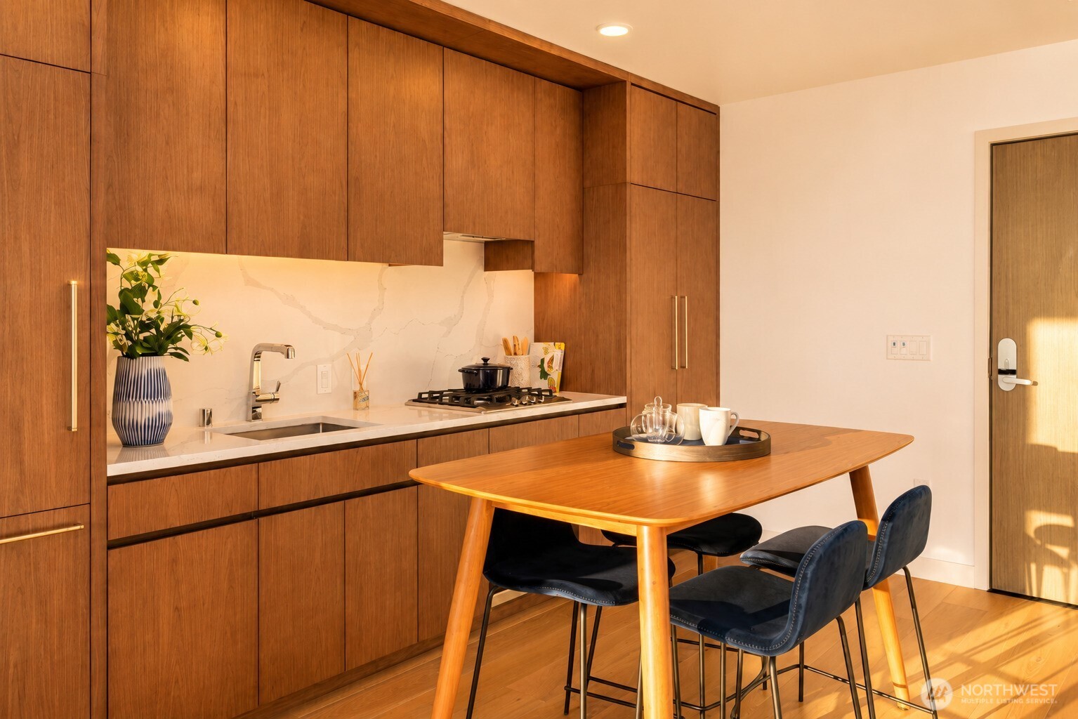121 Stewart Street Unit: 3306
