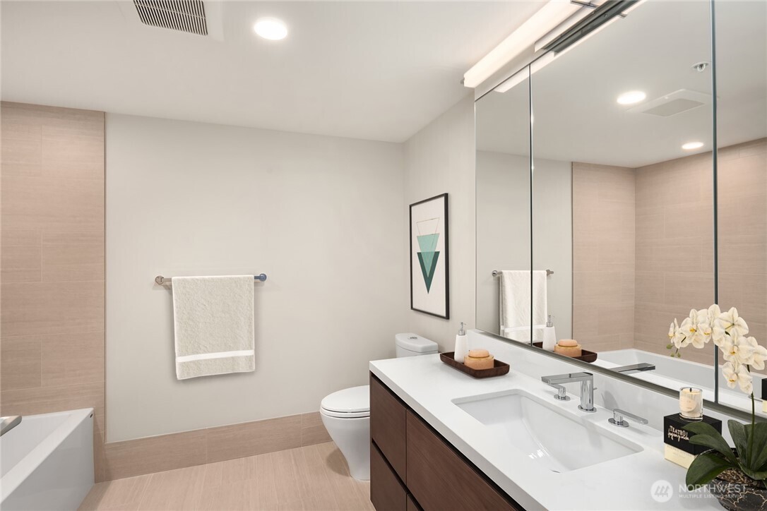121 Stewart Street Unit: 1308