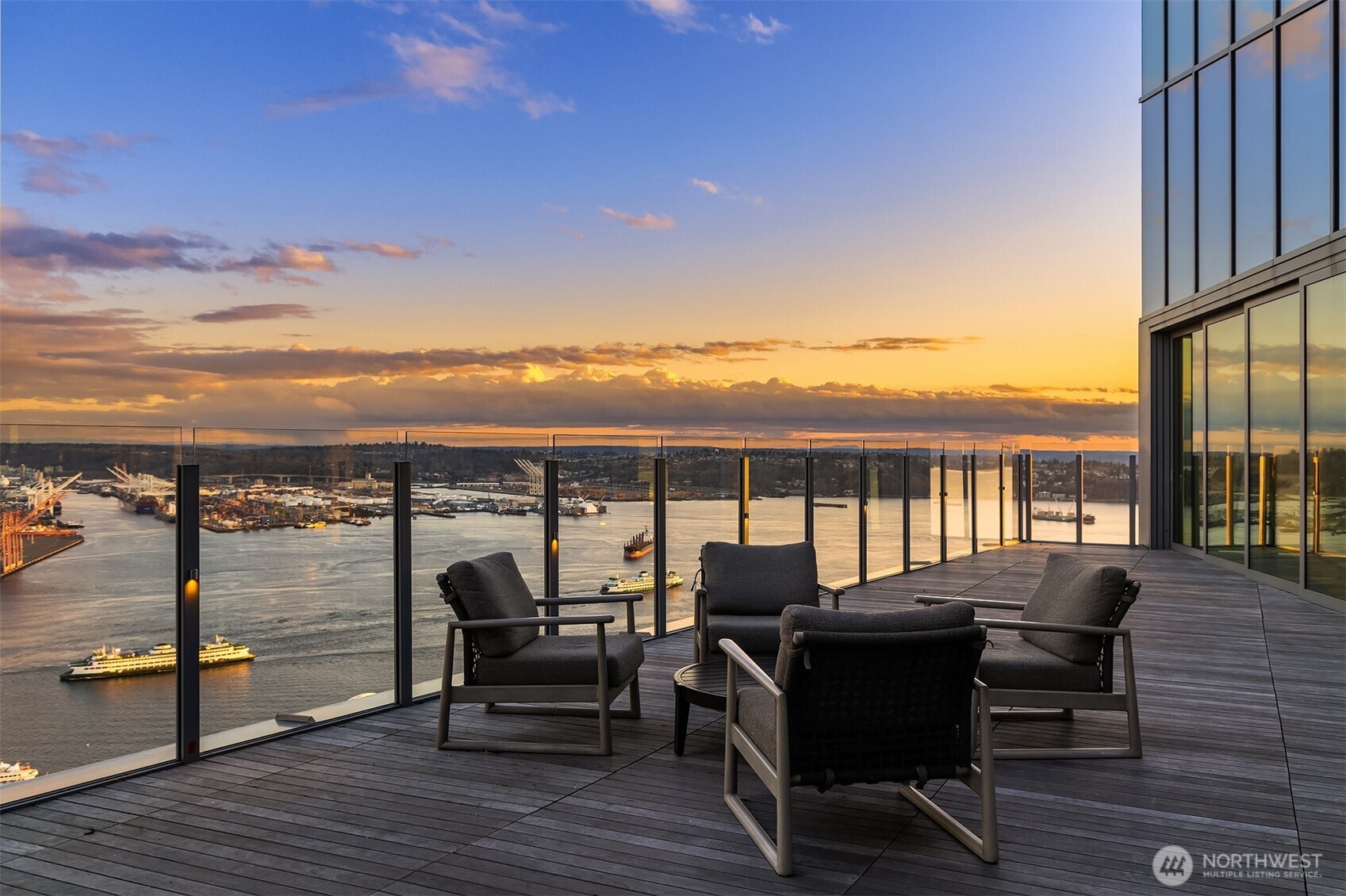 121 Stewart Street Unit: 1308