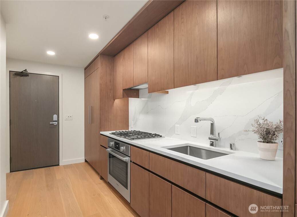 121 Stewart Street Unit: 1308