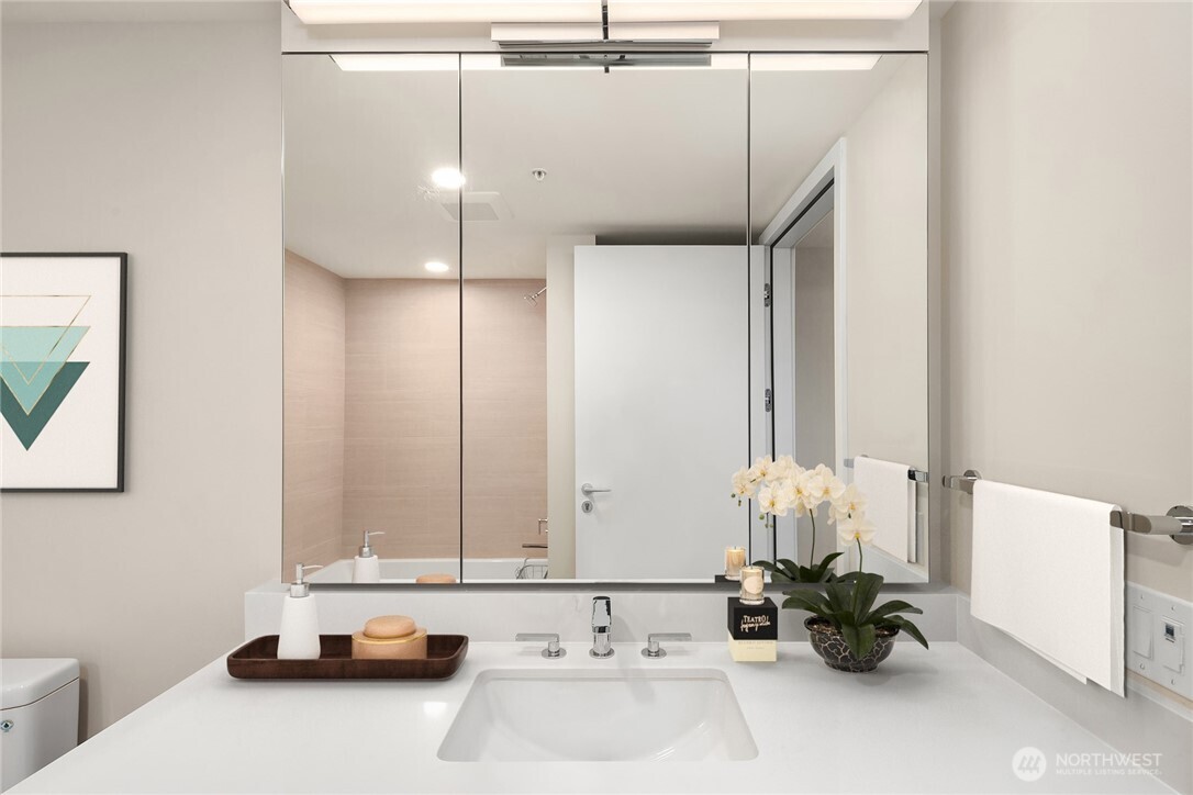 121 Stewart Street Unit: 1308