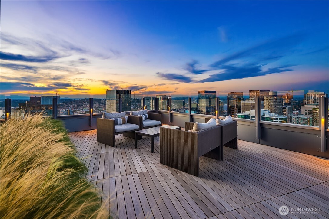 121 Stewart Street Unit: 1308