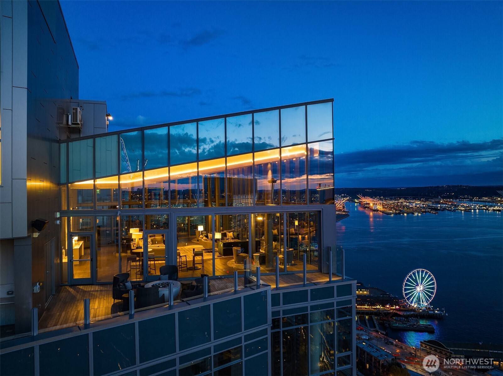121 Stewart Street Unit: 1308