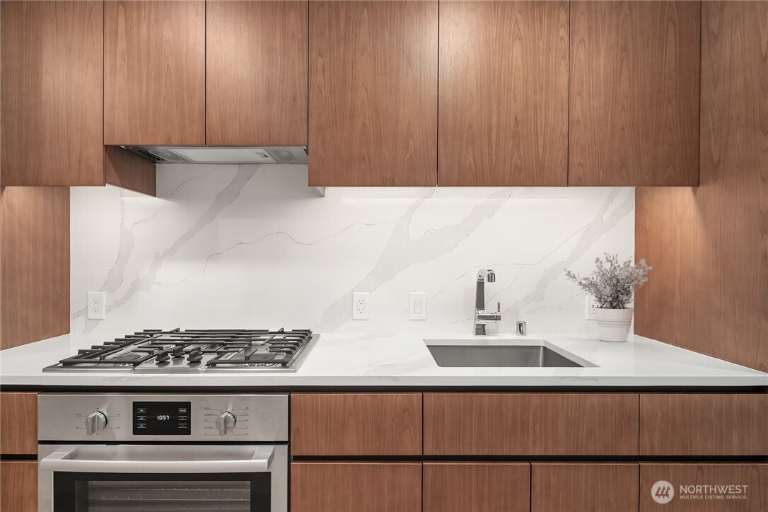 121 Stewart Street Unit: 1308