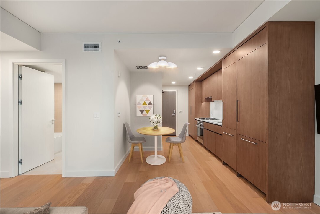 121 Stewart Street Unit: 1308