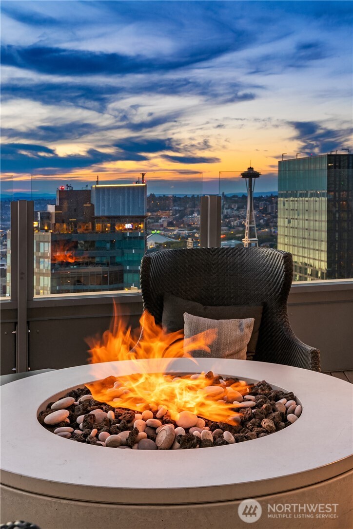 121 Stewart Street Unit: 1308