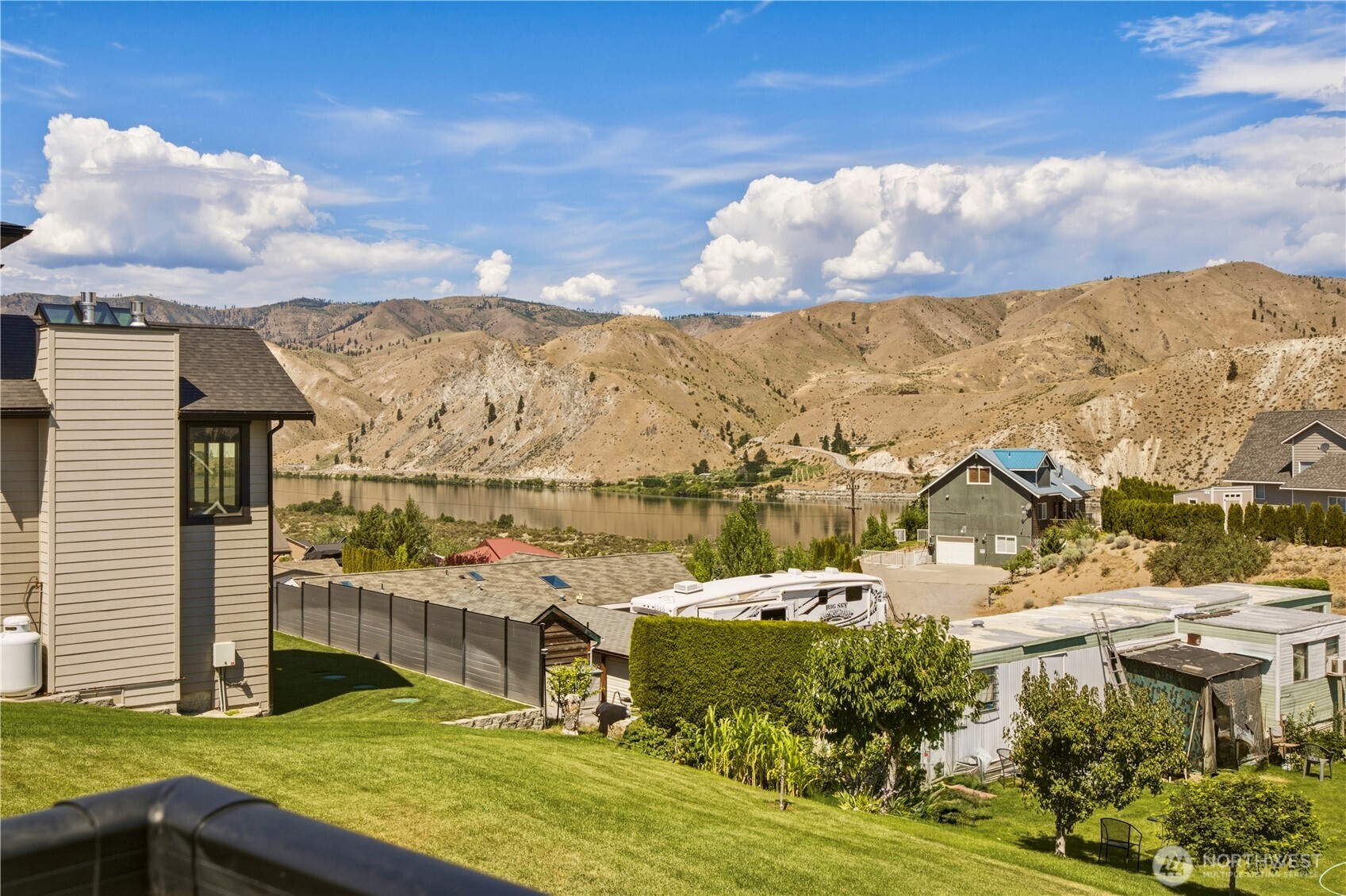 501 W Entiat Dr