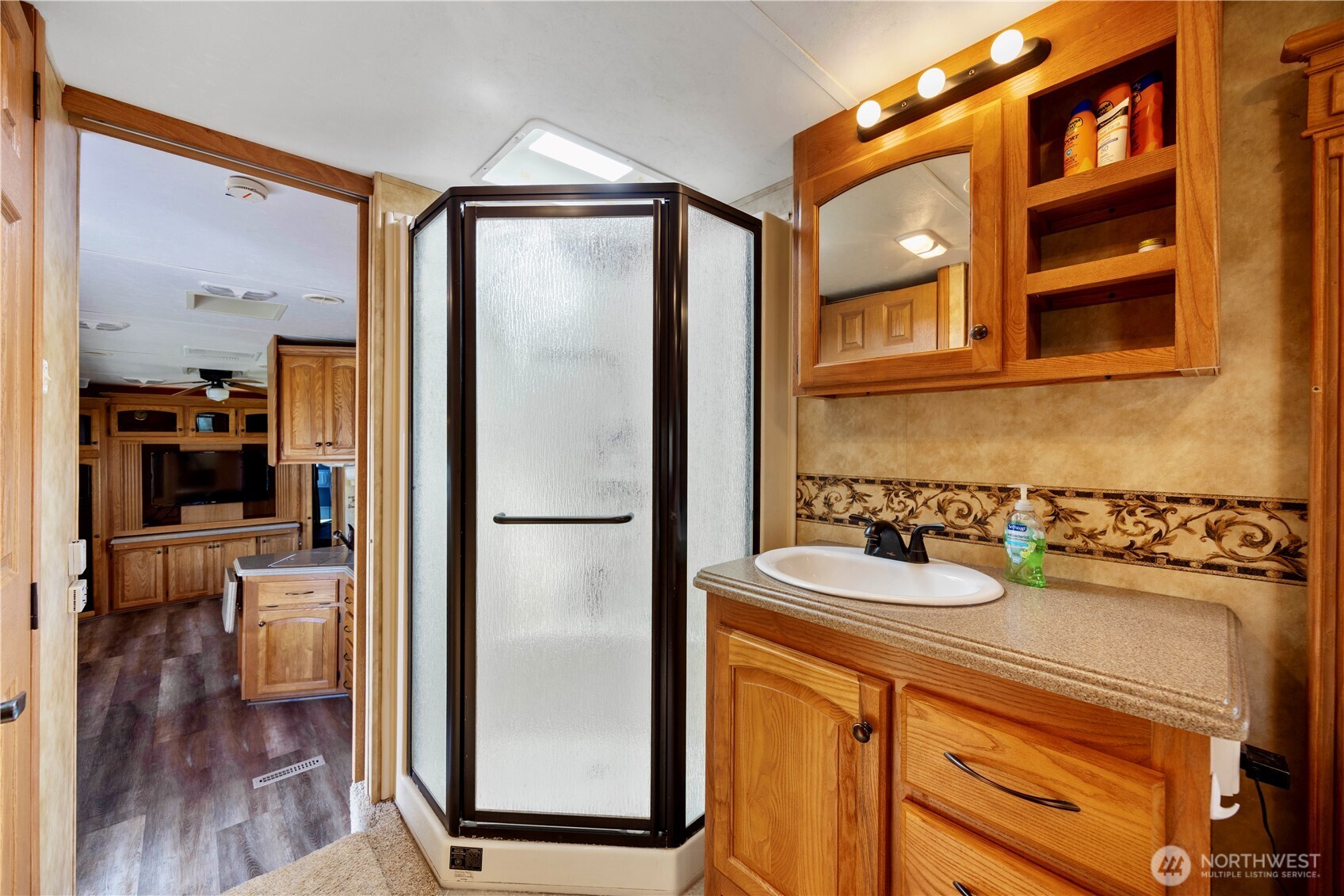 501 W Entiat Dr