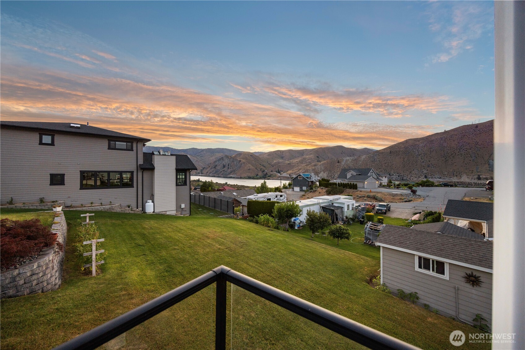 501 W Entiat Dr