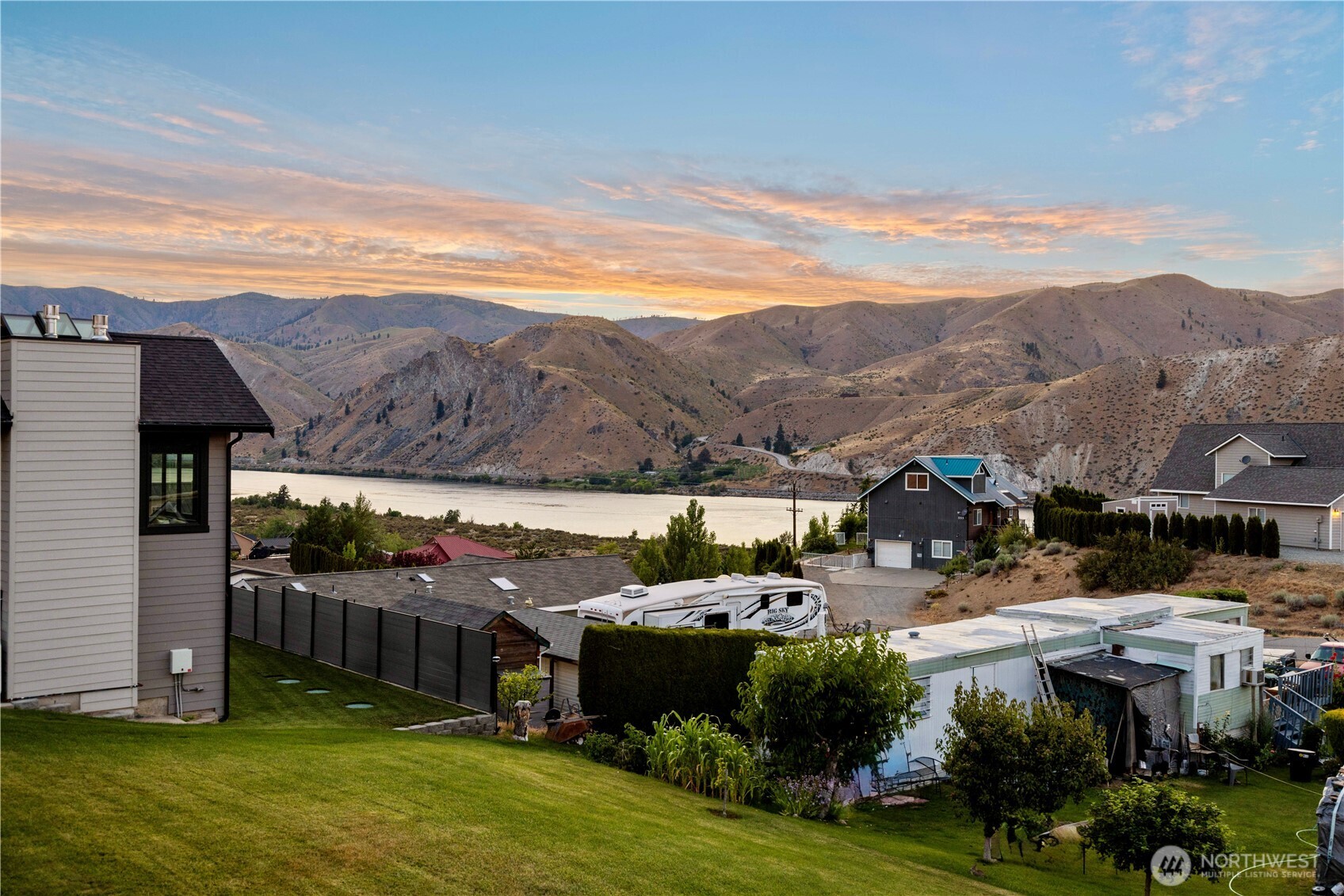 501 W Entiat Dr