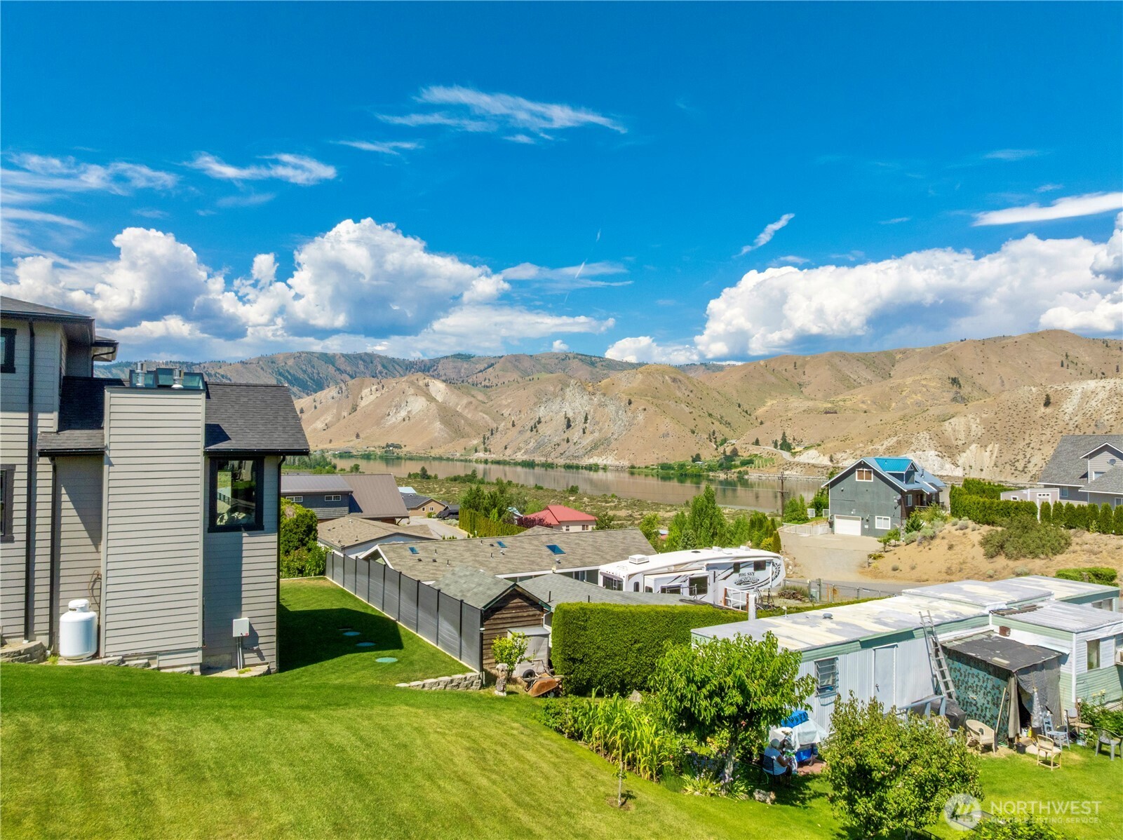 501 W Entiat Dr