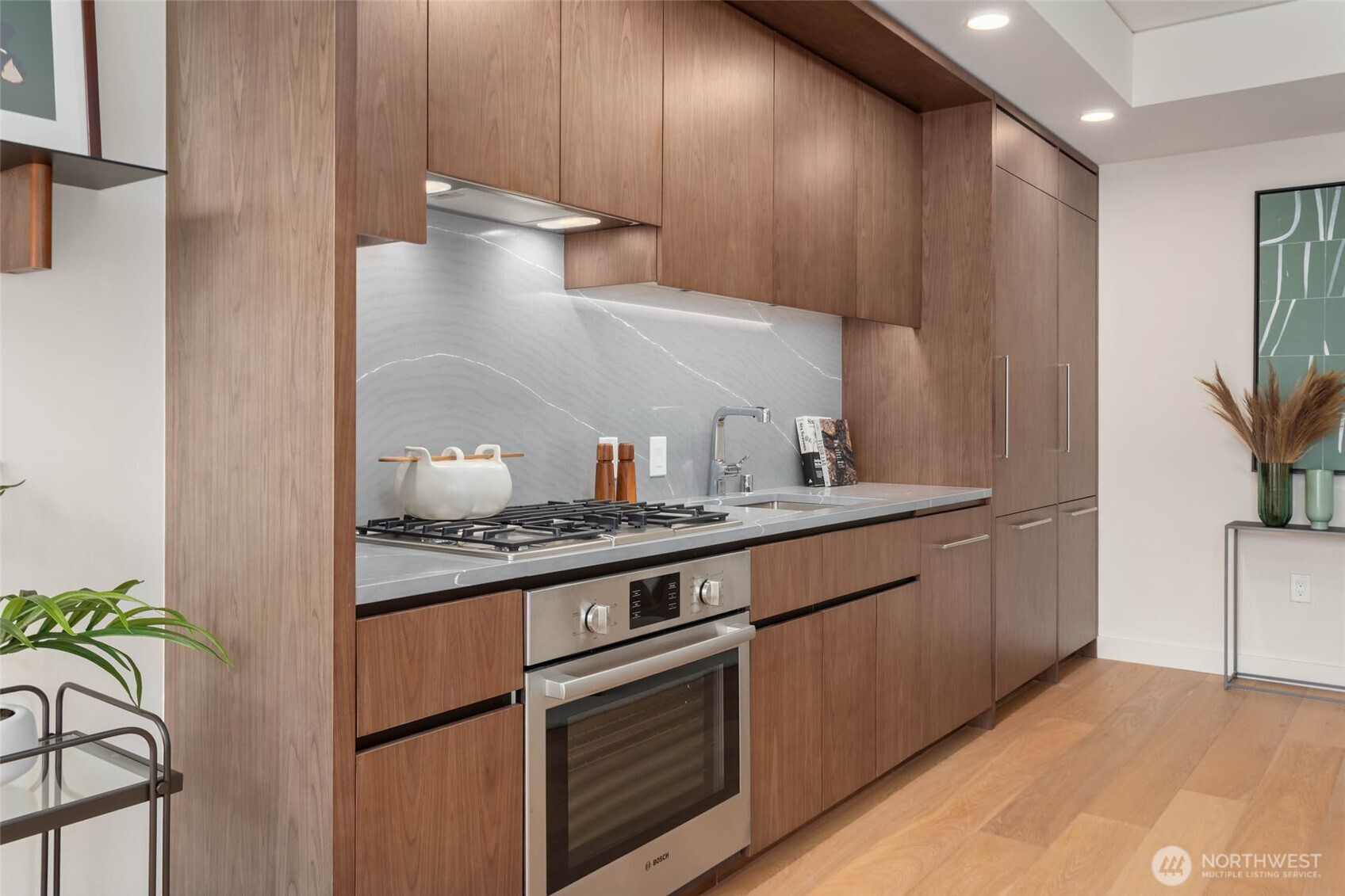 121 Stewart Street Unit: 1104