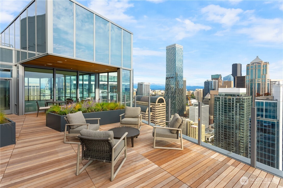 121 Stewart Street Unit: 1104