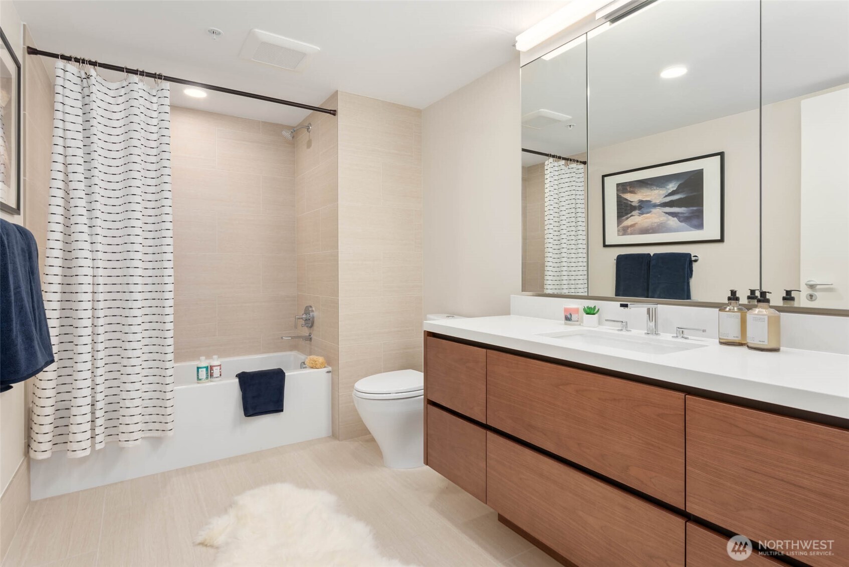 121 Stewart Street Unit: 1104