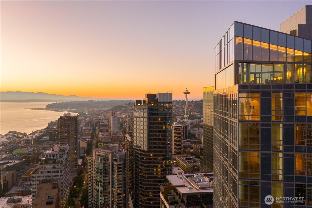121 Stewart Street Unit: 1104