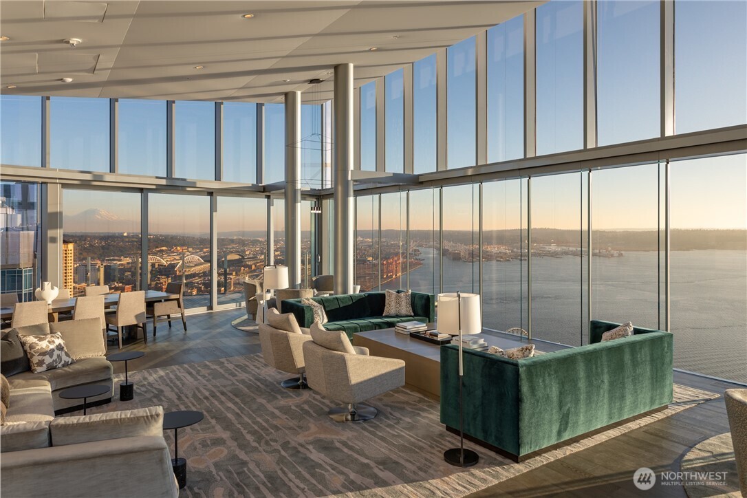 121 Stewart Street Unit: 1104