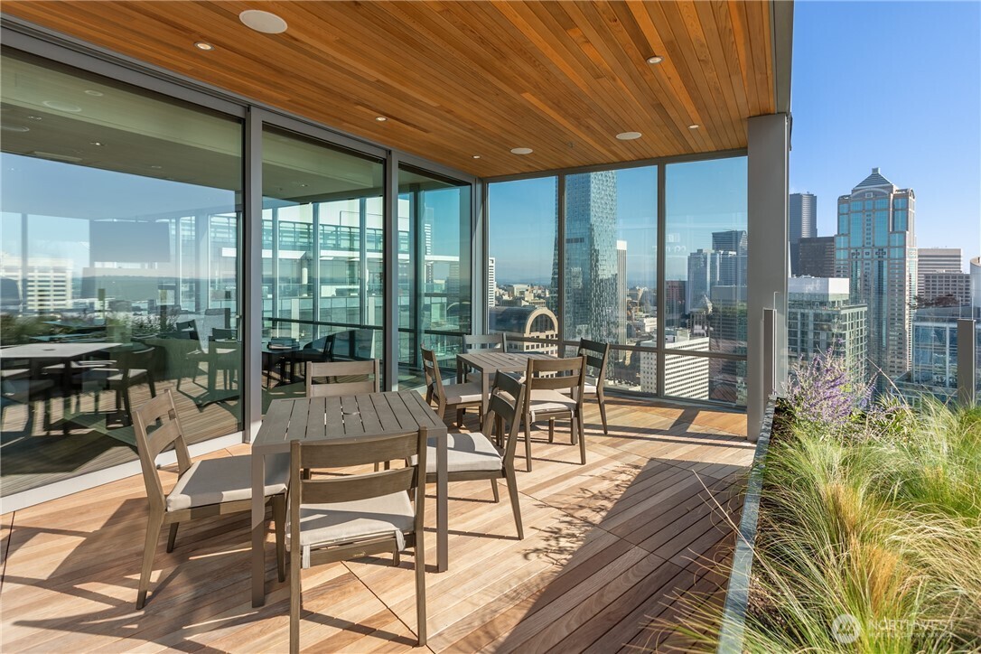 121 Stewart Street Unit: 1104