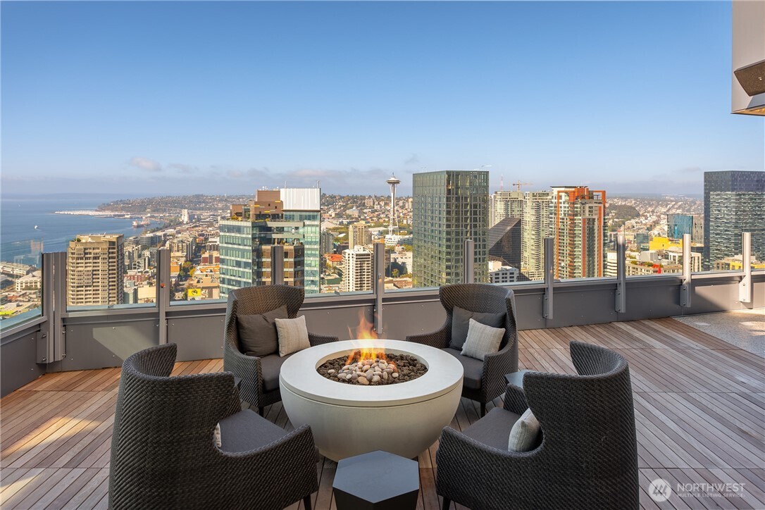 121 Stewart Street Unit: 1104