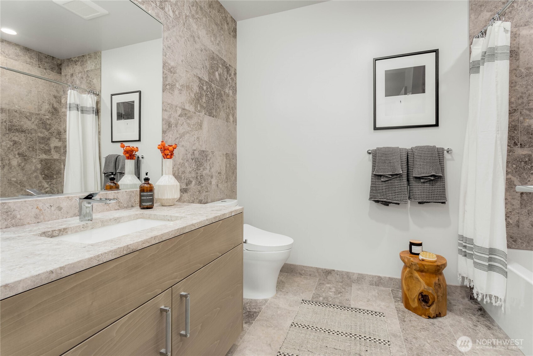 121 Stewart Street Unit: 3402