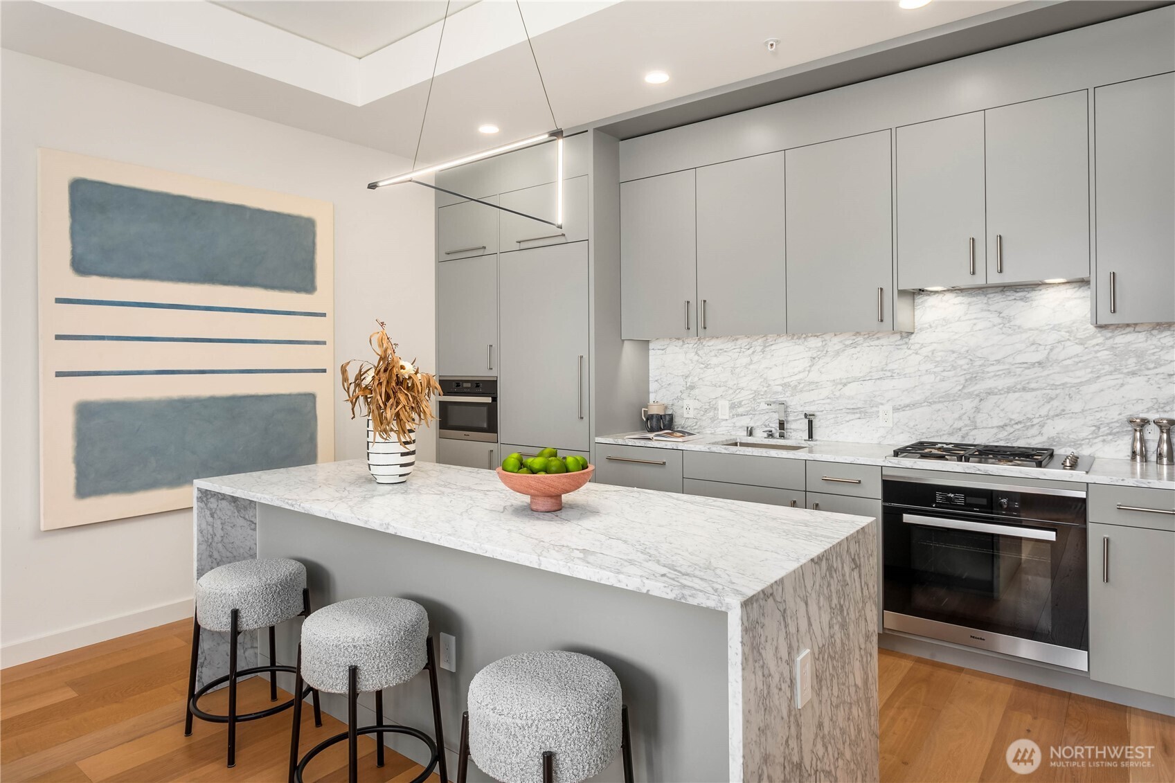 121 Stewart Street Unit: 3703