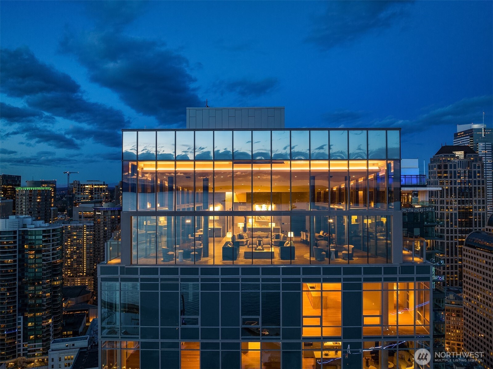 121 Stewart Street Unit: 3703