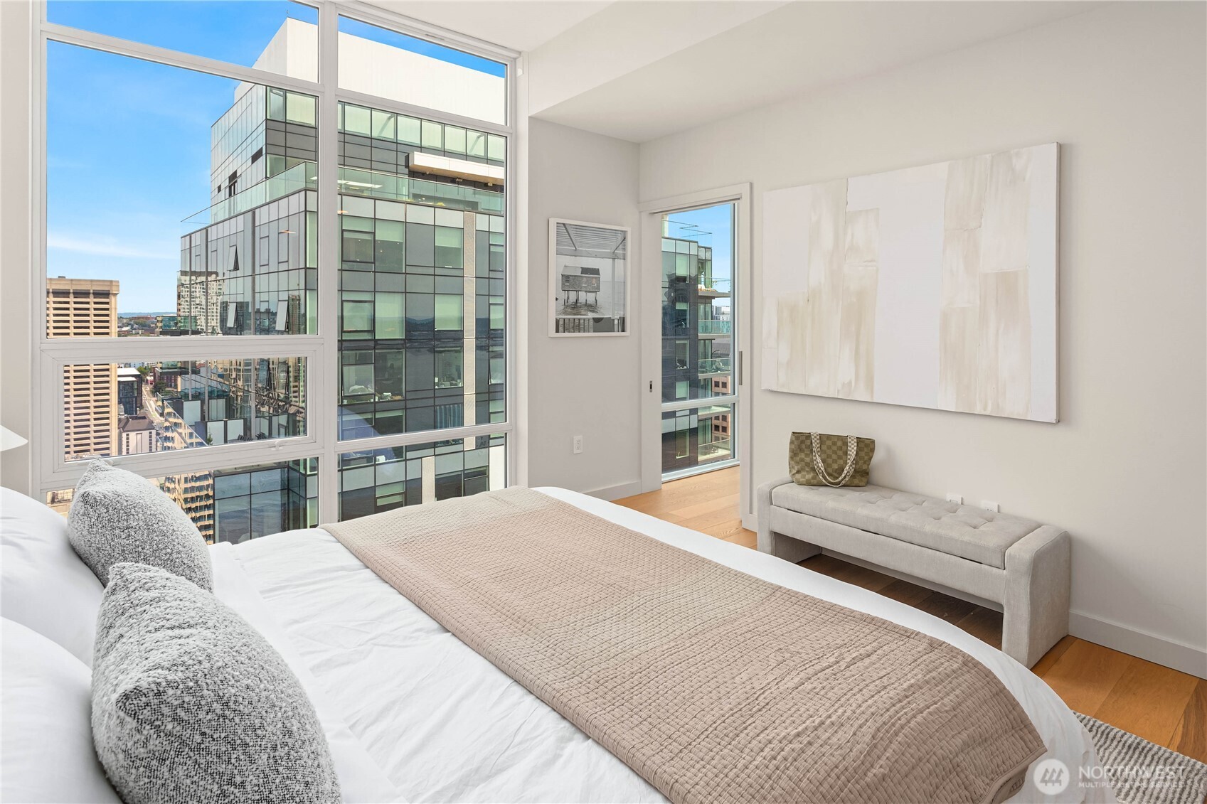 121 Stewart Street Unit: 3703