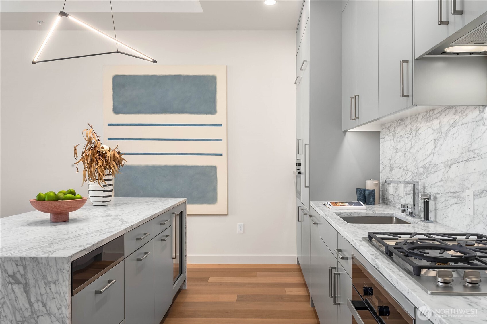 121 Stewart Street Unit: 3703