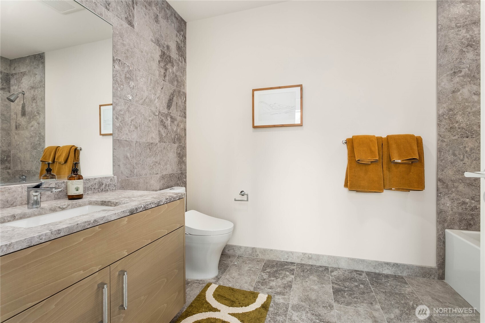 121 Stewart Street Unit: 3703